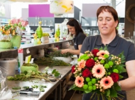 Boeketten in alle kleuren en maten. Bestel uw bloemen in onze webshop.