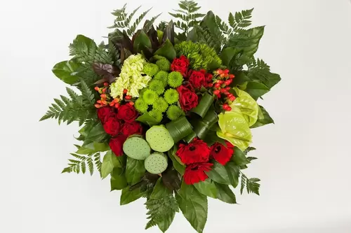 boeket rode bloemen groot