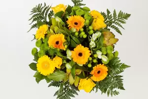 Boeket gele bloemen middel